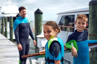Dečji pojasevi i odela za sportove na vodi